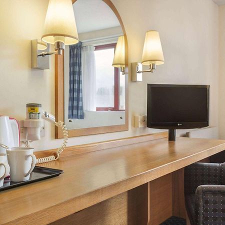 Days Inn Magor Exterior photo