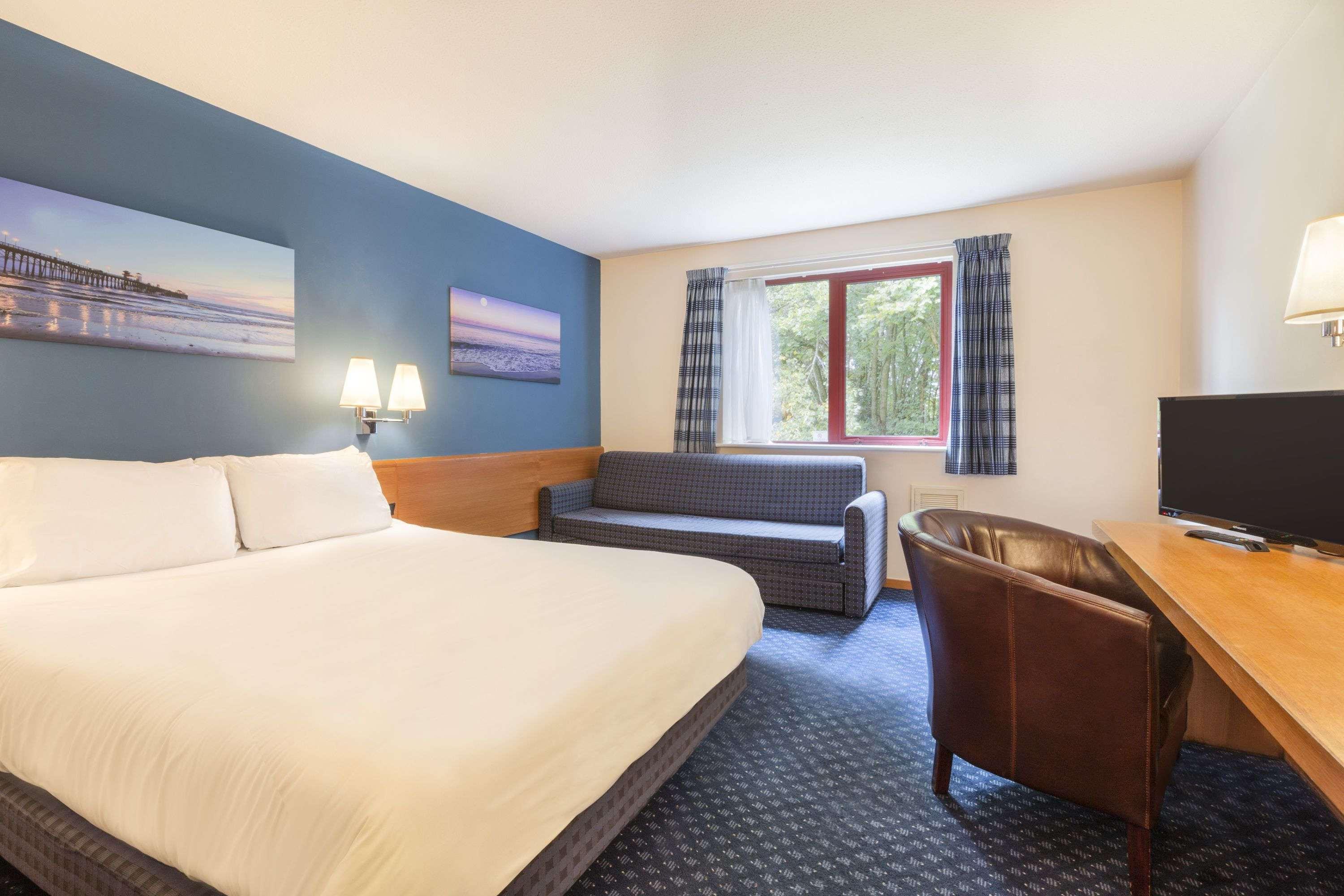 Days Inn Magor Exterior photo